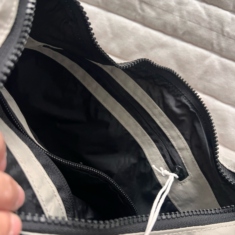 BAGGU X UO Grey Crescent Crossbody Bag - Picture 5 of 5